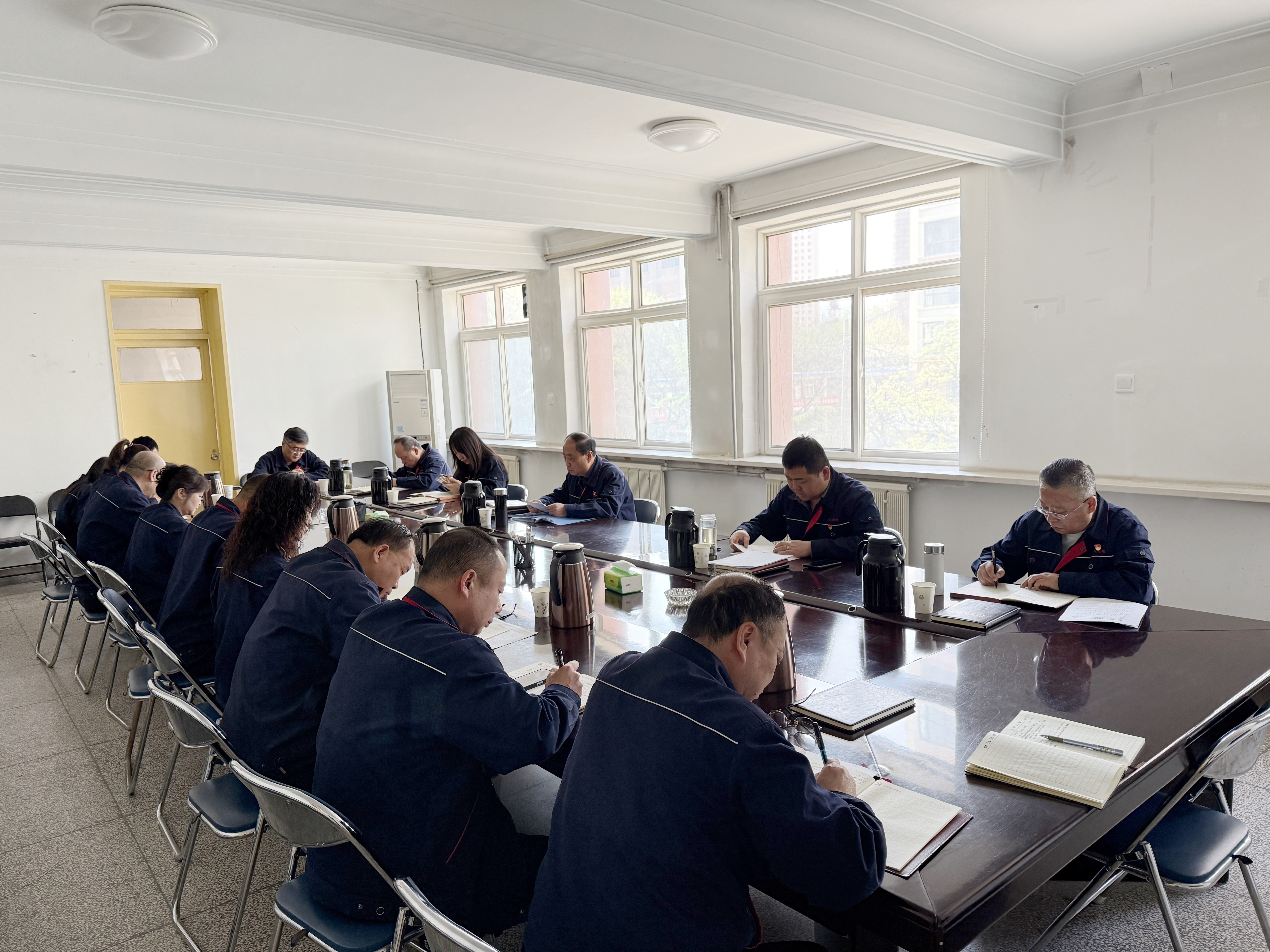 蘭州蘭電黨委舉行深入貫徹中央八項(xiàng)規(guī)定精神學(xué)習(xí)教育讀書(shū)班第三次集中學(xué)習(xí)暨 黨委理論學(xué)習(xí)中心組研討會(huì)議